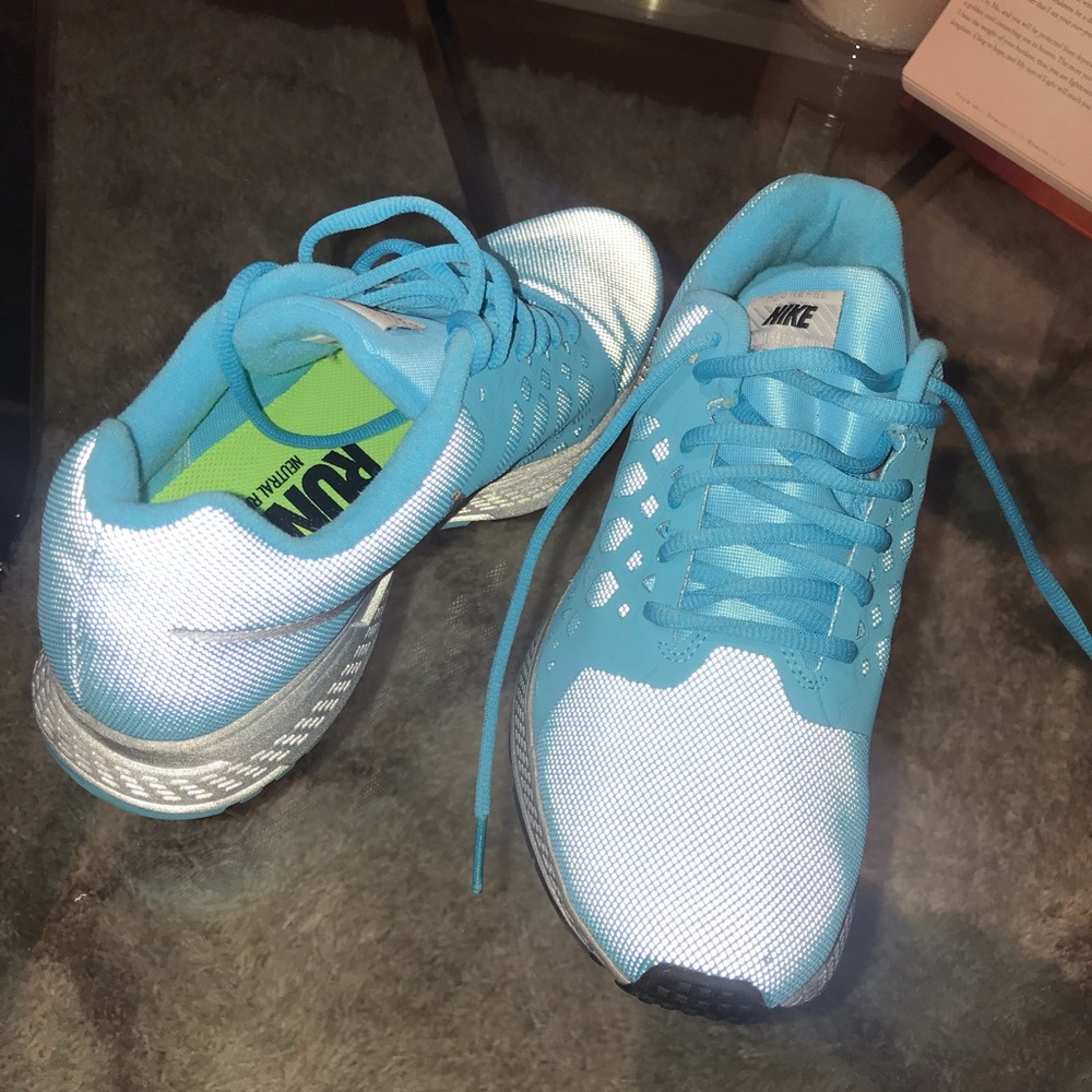 Never worn Nike running shoe women Sz 8.